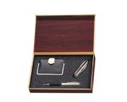 名片盒、筆、小刀